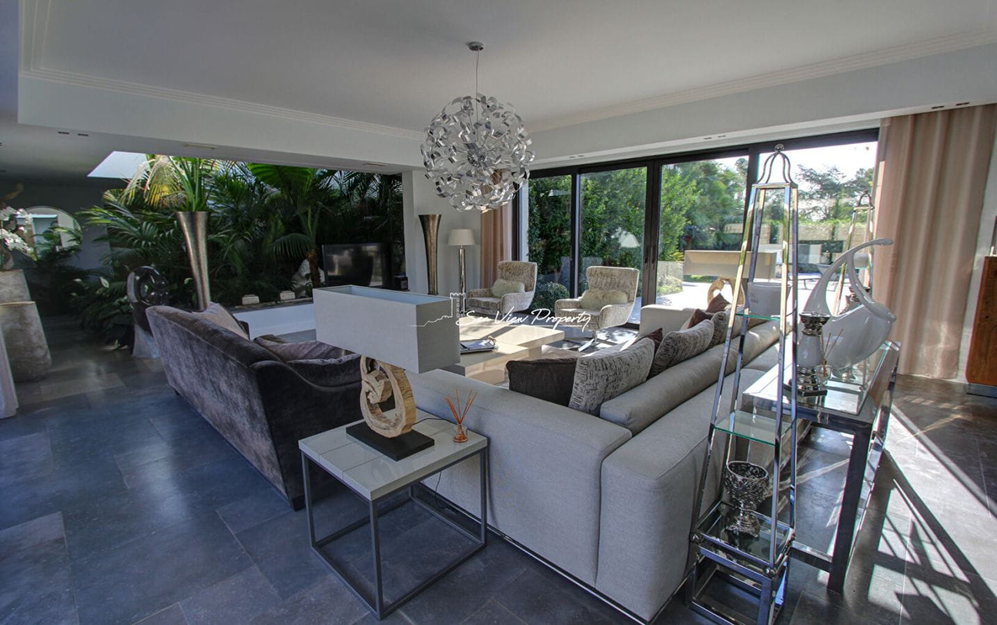 VILLA LUXUEUSE DE PLAIN PIED AVEC 5 PIECES VUE MER, A PIED DES PLAGES DE GRIMAUD Image 2