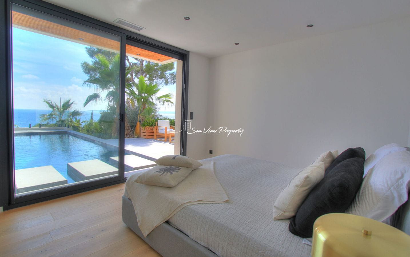 Villa Contemporaine De 350m² 8 Pieces Avec Vue Mer, A Pied Des Plages Et Commerces Des Issambres Image 6