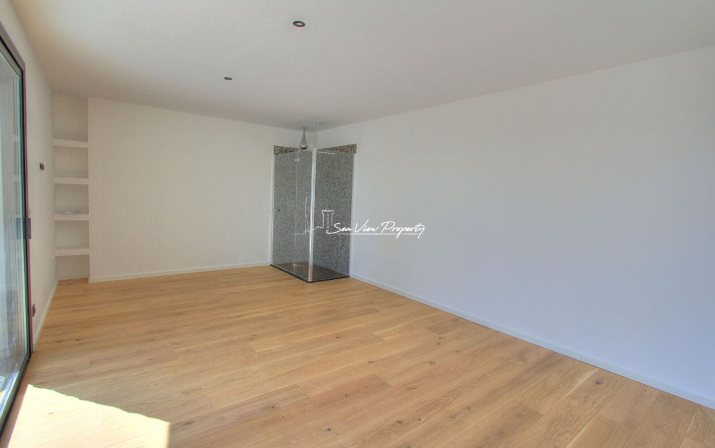 VILLA CONTEMPORAINE DE 350M² 8 PIECES AVEC VUE MER, A PIED DES PLAGES ET COMMERCES DES ISSAMBRES Image 2