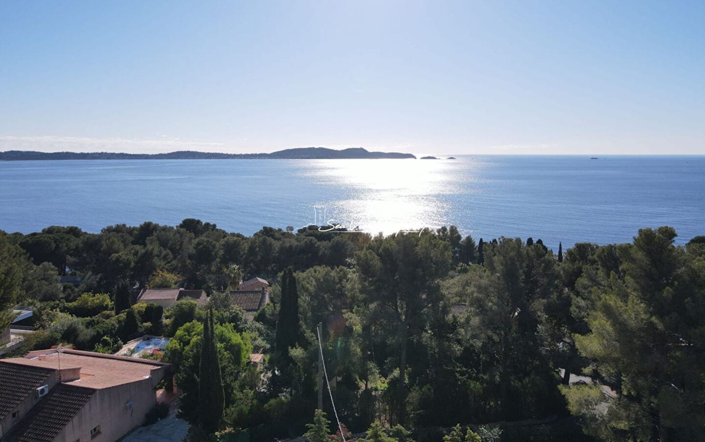 CONTEMPORARY VILLA 258sqm 7 ROOMS, WITH SEA VIEW, WALK TO THE BEACHES, IN ISSAMBRES Image 1