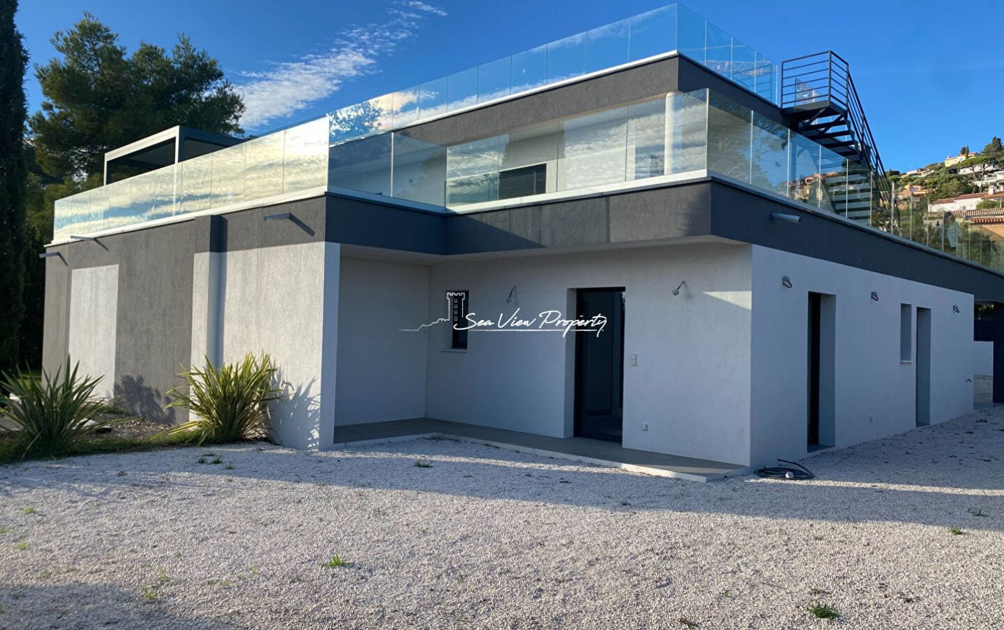 CONTEMPORARY VILLA 258sqm 7 ROOMS, WITH SEA VIEW, WALK TO THE BEACHES, IN ISSAMBRES Image 2