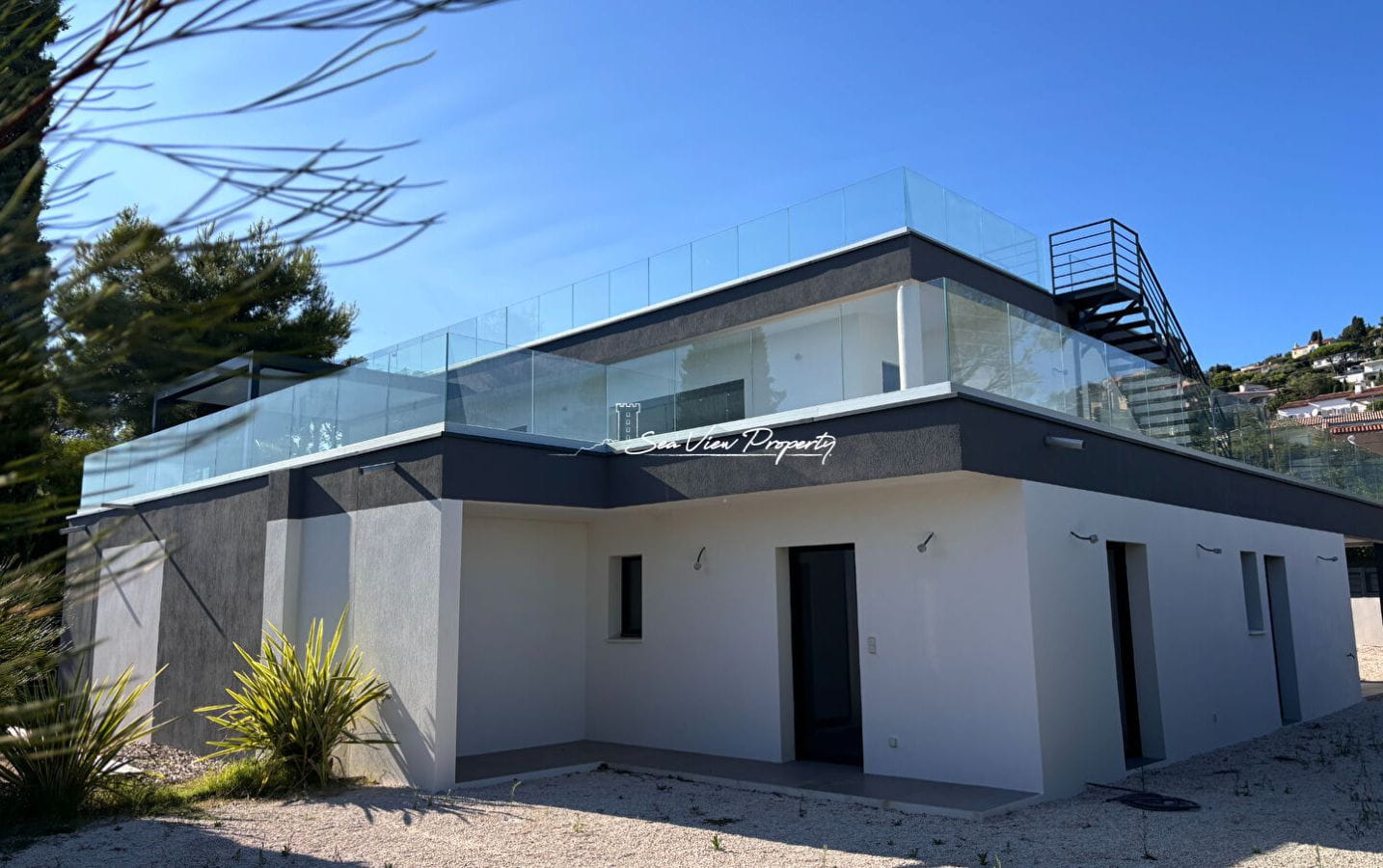 VILLA CONTEMPORAINE 258M² 7 PIECES, AVEC VUE MER, A PIED DES PLAGES, AUX ISSAMBRES Image 2