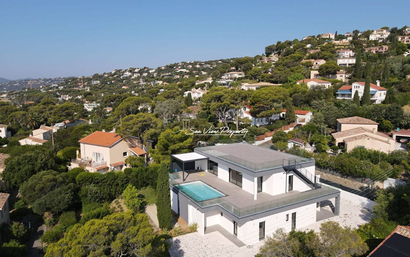 VILLA CONTEMPORAINE 258M² 7 PIECES, AVEC VUE MER, A PIED DES PLAGES, AUX ISSAMBRES Image 3