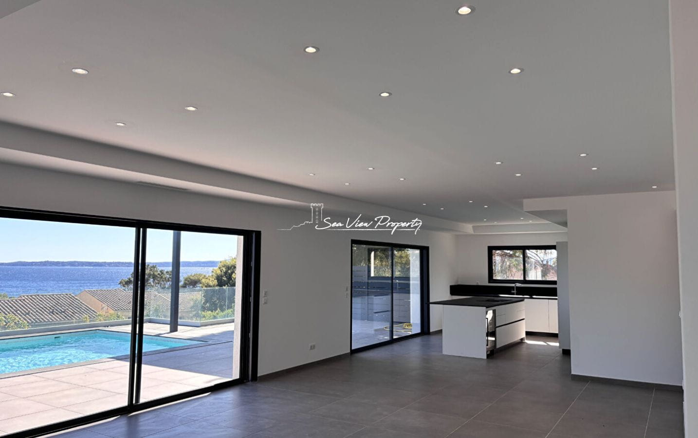 VILLA CONTEMPORAINE 258M² 7 PIECES, AVEC VUE MER, A PIED DES PLAGES, AUX ISSAMBRES Image 4