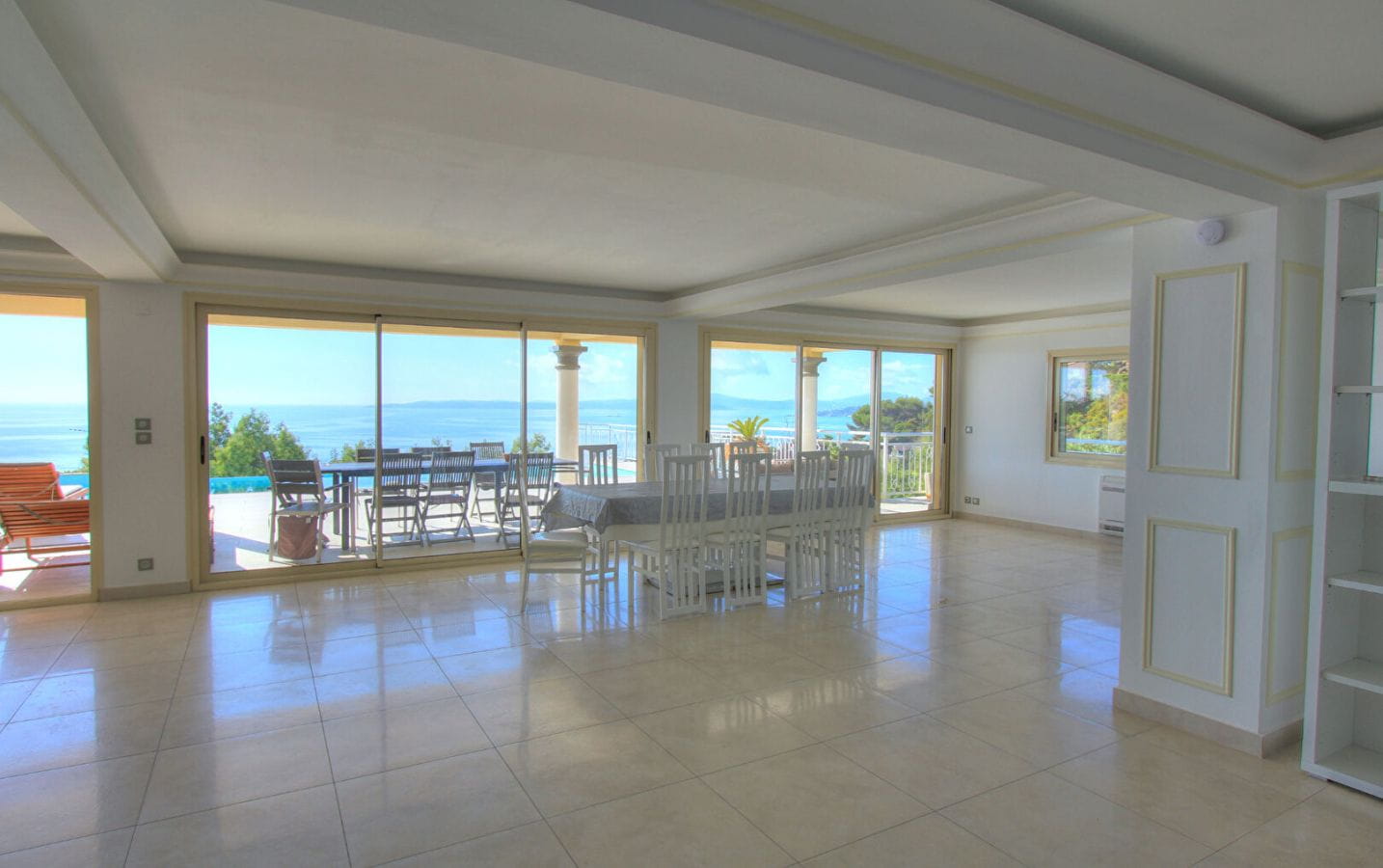 Villa De 300m² 6 Pieces Composee De 4 Chambres, Avec Vue Mer, Piscine Et Un Garage De 100m², Aux Issambres Image 3