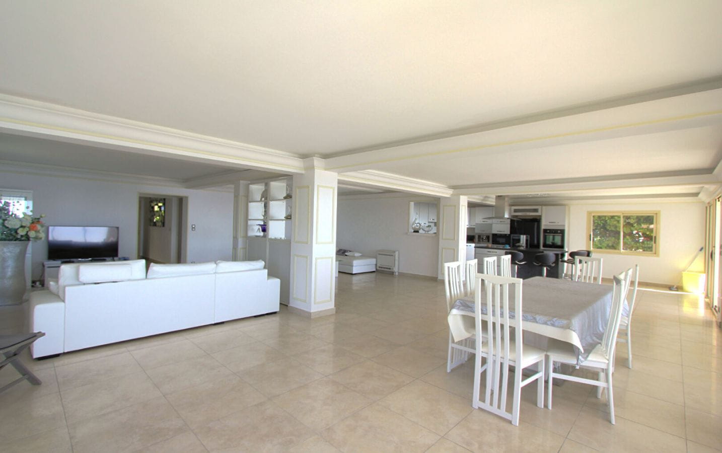 Villa De 300m² 6 Pieces Composee De 4 Chambres, Avec Vue Mer, Piscine Et Un Garage De 100m², Aux Issambres Image 5