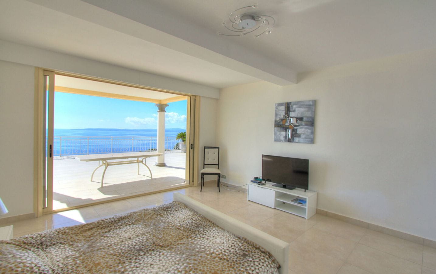 Villa De 300m² 6 Pieces Composee De 4 Chambres, Avec Vue Mer, Piscine Et Un Garage De 100m², Aux Issambres Image 6