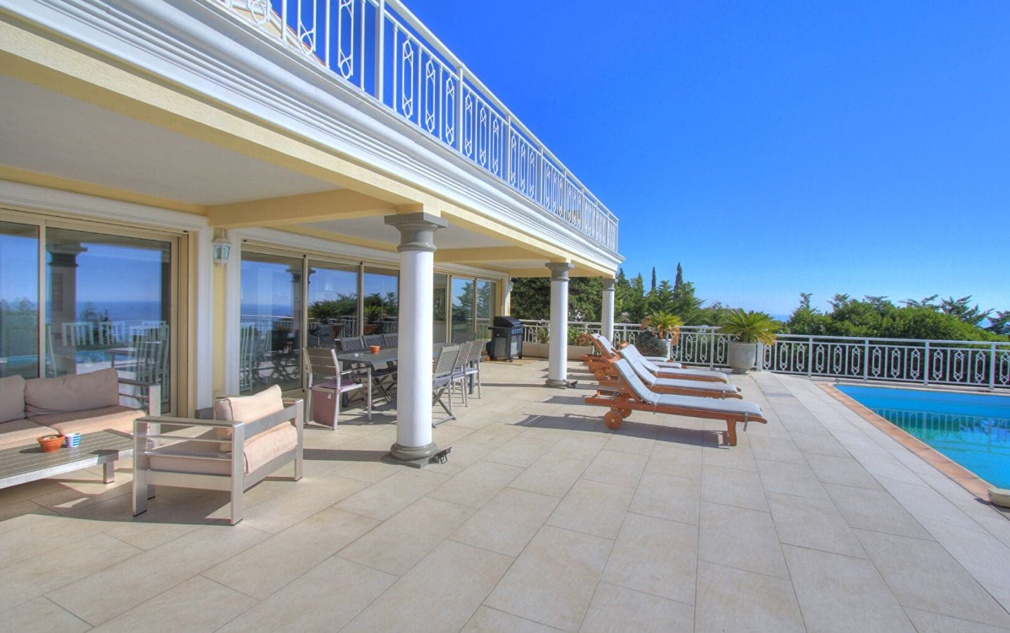 Villa De 300m² 6 Pieces Composee De 4 Chambres, Avec Vue Mer, Piscine Et Un Garage De 100m², Aux Issambres Image 9