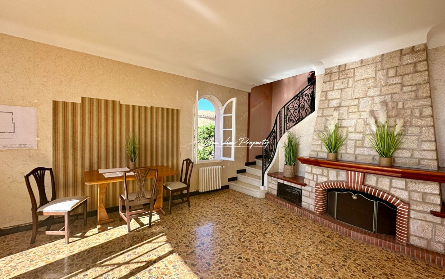 VILLA 242M²  8 PIECES VUE MER PANORAMIQUE SUR LE GOLFE DE SAINT TROPEZ,  GROS POTENTIEL, AUX ISSAMBRES Image 3