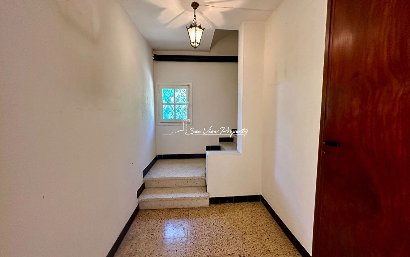 VILLA 242M²  8 PIECES VUE MER PANORAMIQUE SUR LE GOLFE DE SAINT TROPEZ,  GROS POTENTIEL, AUX ISSAMBRES Image 5