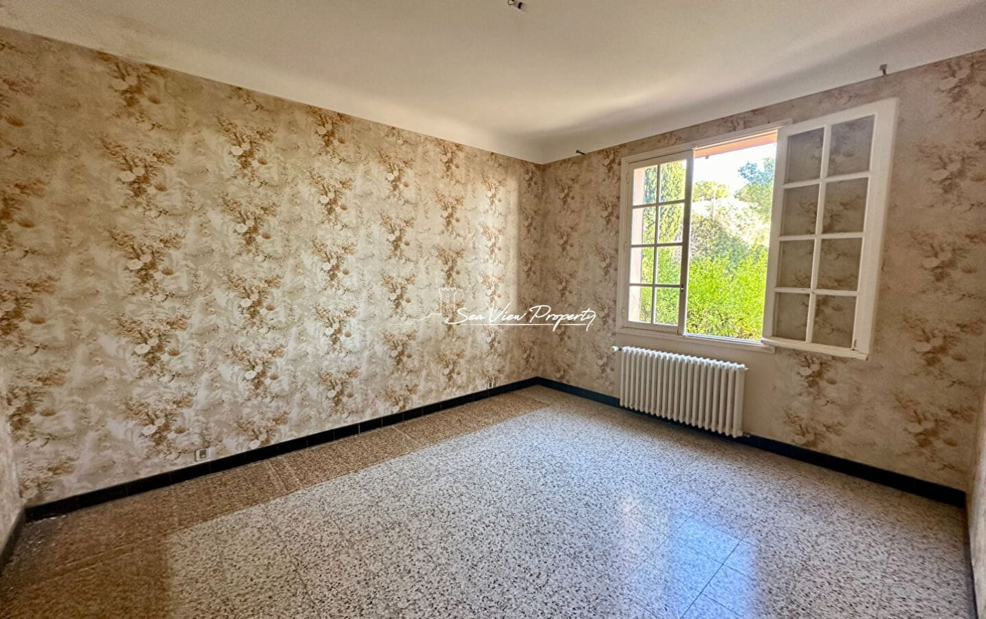 VILLA 242M²  8 PIECES VUE MER PANORAMIQUE SUR LE GOLFE DE SAINT TROPEZ,  GROS POTENTIEL, AUX ISSAMBRES Image 6