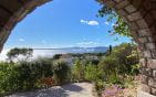VILLA 242M²  8 PIECES VUE MER PANORAMIQUE SUR LE GOLFE DE SAINT TROPEZ,  GROS POTENTIEL, AUX ISSAMBRES Min 8