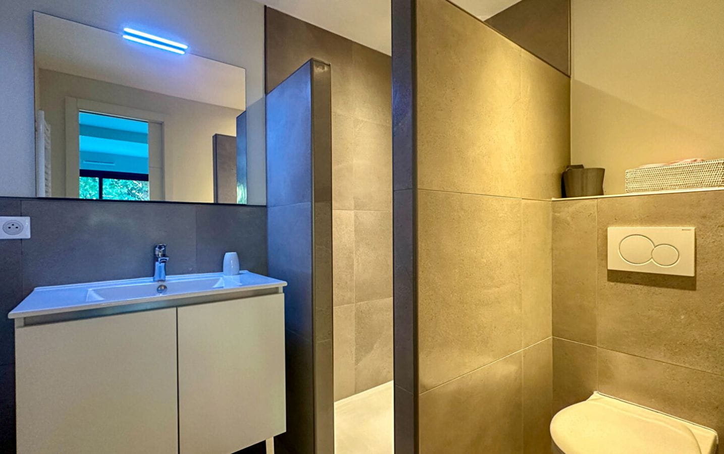 Villa Contemporaine De 180m² 6 Pieces  Avec Vue Mer, Piscine Et Garage Double, Dans Un Domaine Prive De Sainte-maxime Image 10