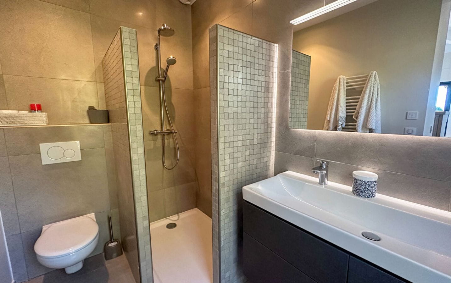 Villa Contemporaine De 180m² 6 Pieces  Avec Vue Mer, Piscine Et Garage Double, Dans Un Domaine Prive De Sainte-maxime Image 9