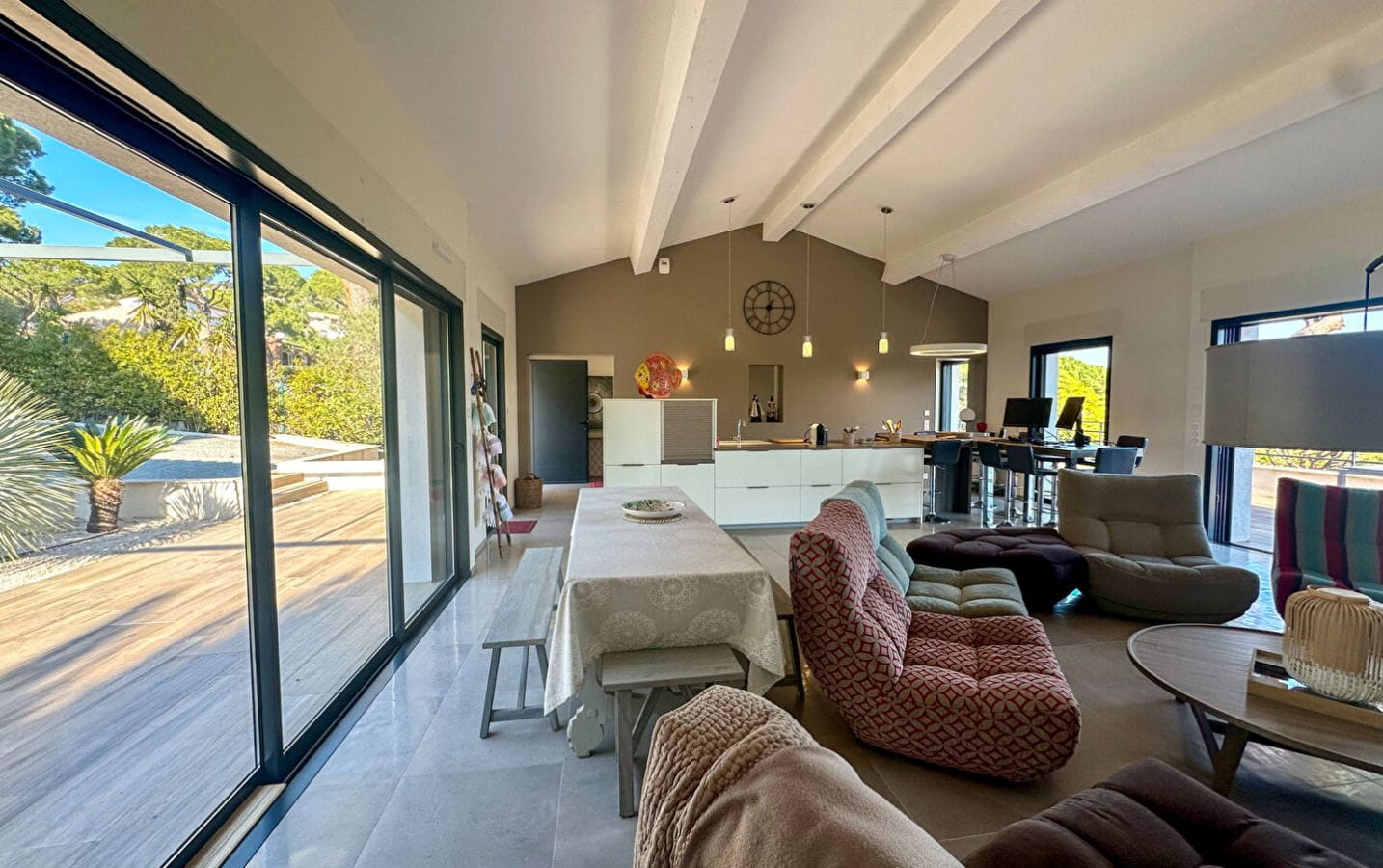 Villa Contemporaine De 180m² 6 Pieces  Avec Vue Mer, Piscine Et Garage Double, Dans Un Domaine Prive De Sainte-maxime Image 3