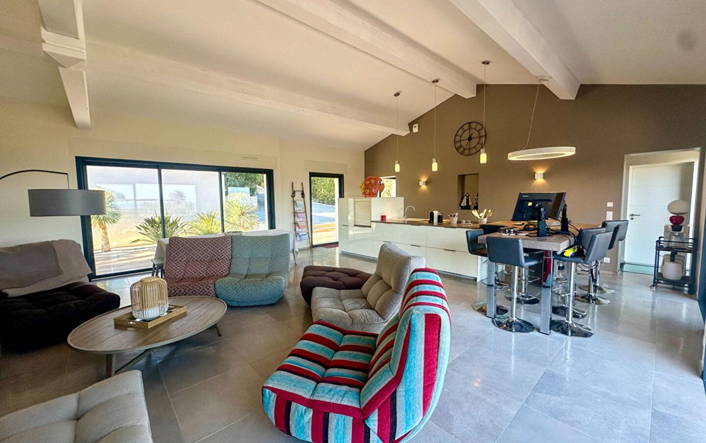 Villa Contemporaine De 180m² 6 Pieces  Avec Vue Mer, Piscine Et Garage Double, Dans Un Domaine Prive De Sainte-maxime Image 4