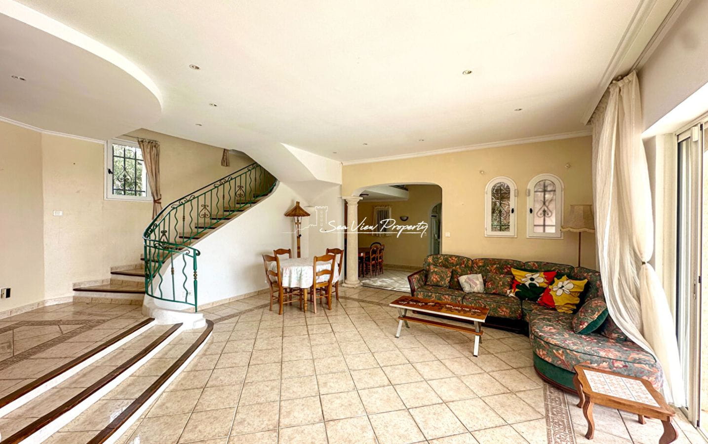 VILLA 5 PIECES AVEC VUE MER SUR LE GOLFE DE SAINT TROPEZ, AUX ISSAMBRES Image 2