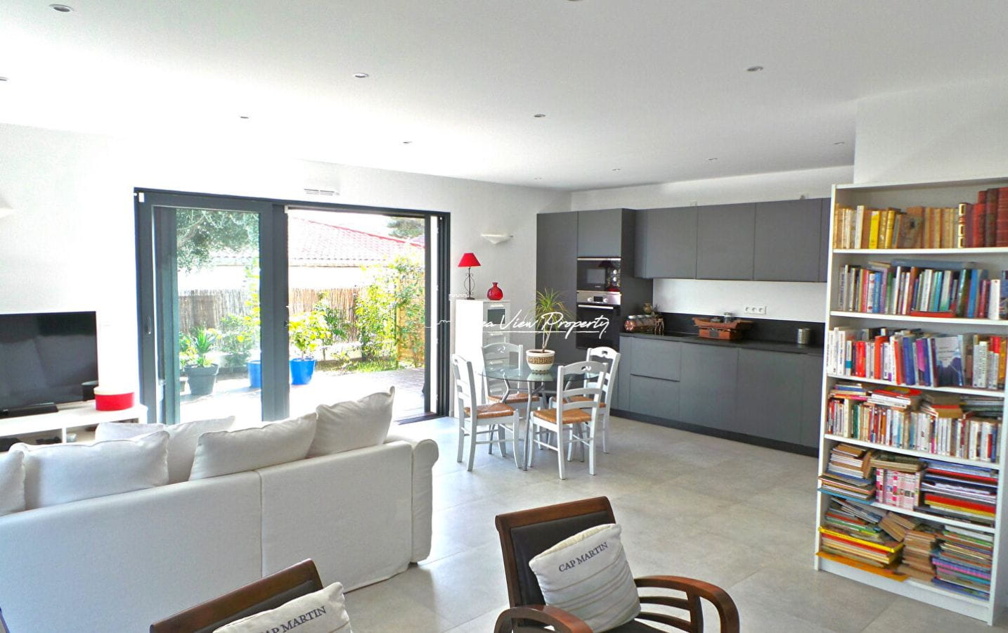 APPARTEMENT 3 PIECES VUE MER AVEC 2 CHAMBRES, JARDIN ET GARAGE A PIEDS DES PLAGES DES ISSAMBRES Image 2