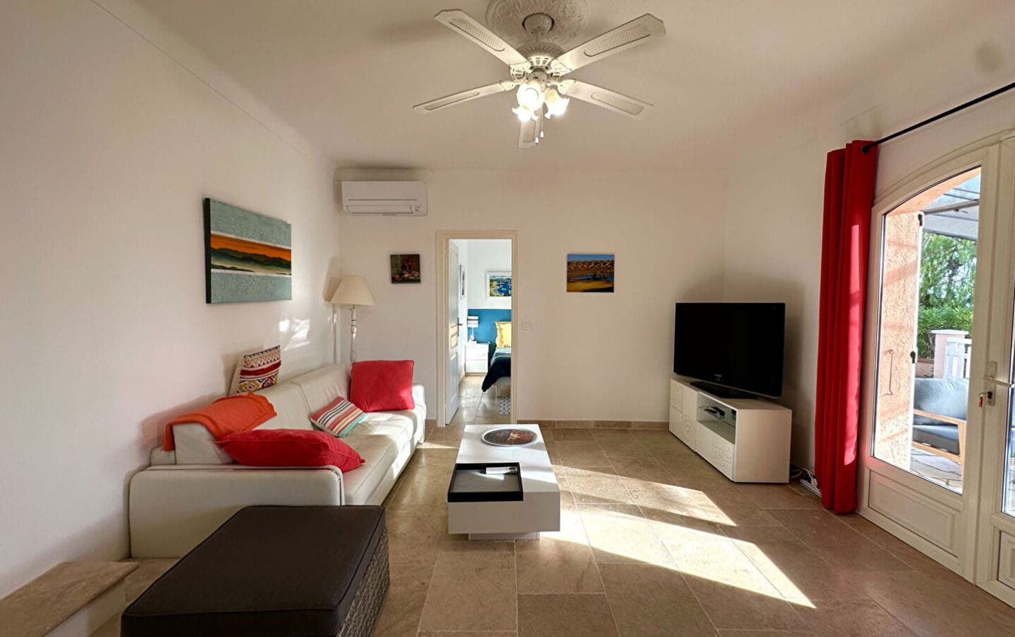 : Villa Renovee 206m2 8 Pieces Comprenant 5 Chambres, Piscine Chauffee, À Saint Aygulf Image 10