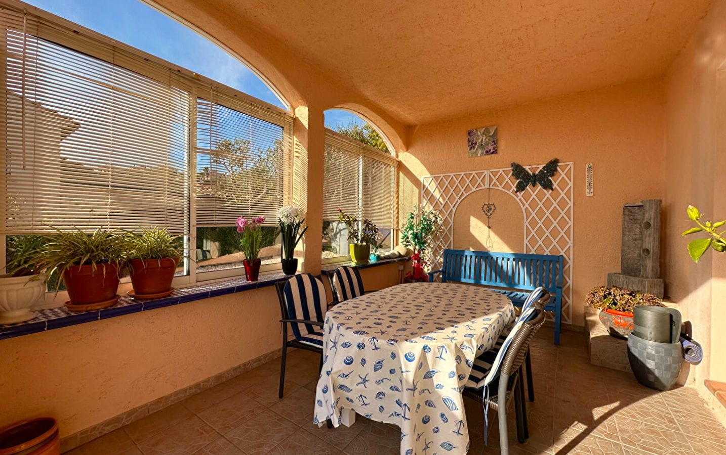 : Villa Renovee 206m2 8 Pieces Comprenant 5 Chambres, Piscine Chauffee, À Saint Aygulf Image 12