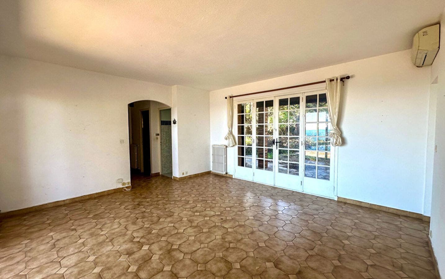 Villa 85m² 4 Pieces Vue Mer, Piscine Et Sous Sol De 60m², Proche Du Centre Ville De Sainte Maxime Image 3