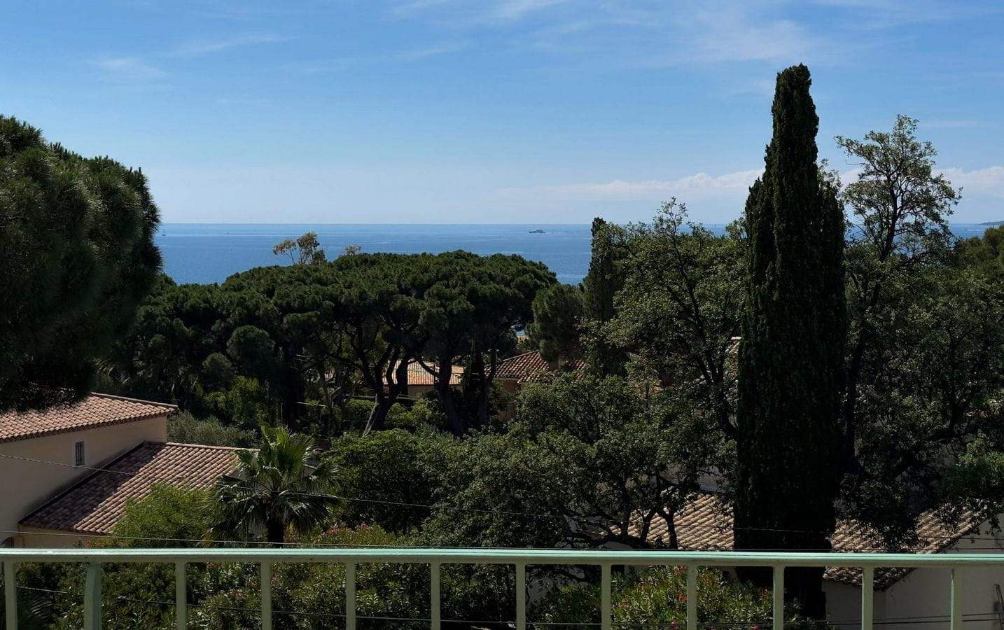 MASTER VILLA 220sqm WITH 5 BEDROOMS, POOL, CLOSE TO THE BEACHES OF SAINTE MAXIME Image 1
