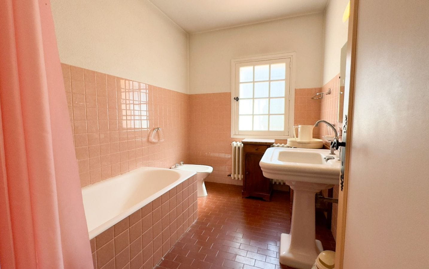 VILLA VUE MER 220M² AVEC 5 CHAMBRES, PISCINE, PROCHE DES PLAGES DE SAINTE MAXIME Image 7