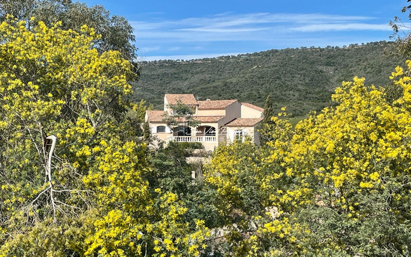 VILLA VUE MER 7 PIECES 152M² AVEC 3 CHAMBRES DANS UN DOMAINE À 800M DES PLAGES DES ISSAMBRES Image 1