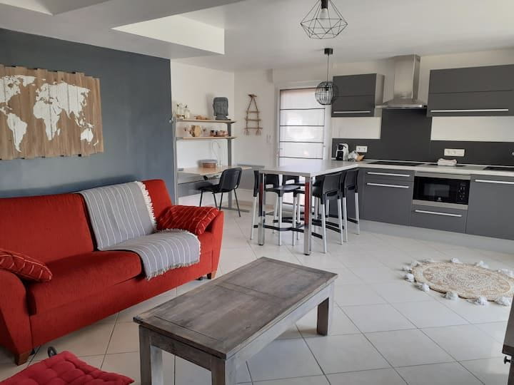 VILLA VUE MER 7 PIECES 152M² AVEC 3 CHAMBRES DANS UN DOMAINE À 800M DES PLAGES DES ISSAMBRES Image 2