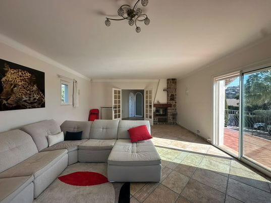 VILLA 7 PIECES 200M2 AVEC VUE MER DEGAGEE, PISCINE, 2 APPARTEMENTS – AUX ISSAMBRES Image 3