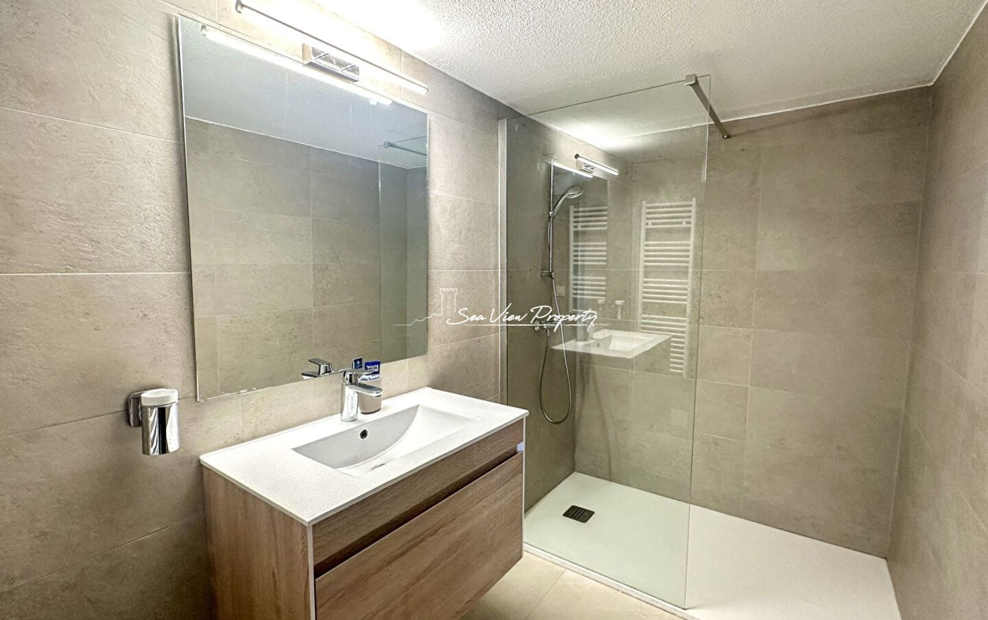 VILLA 7 PIECES 200M2 AVEC VUE MER DEGAGEE, PISCINE, 2 APPARTEMENTS – AUX ISSAMBRES Image 6