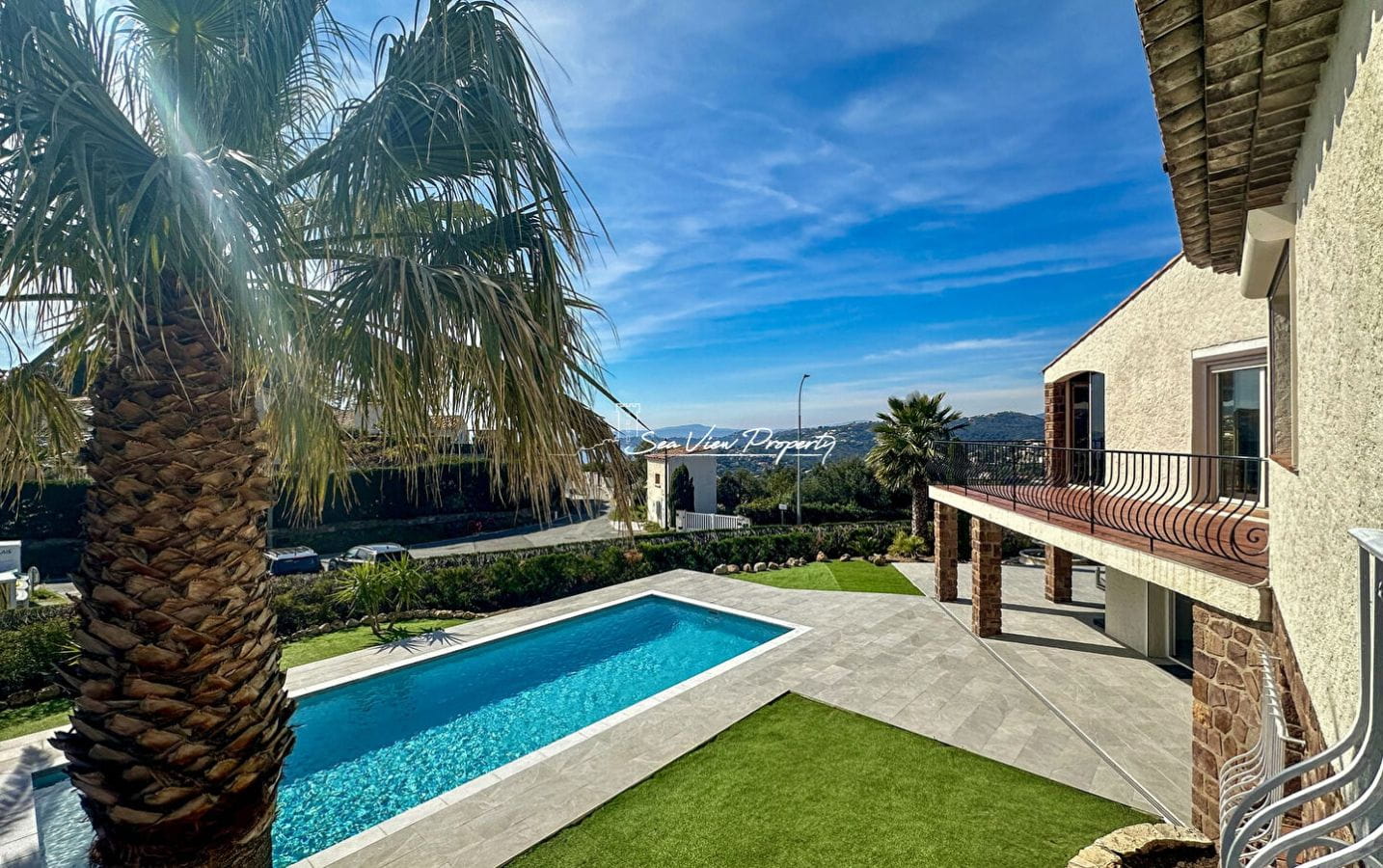 VILLA 7 PIECES 200M2 AVEC VUE MER DEGAGEE, PISCINE, 2 APPARTEMENTS – AUX ISSAMBRES Image 7