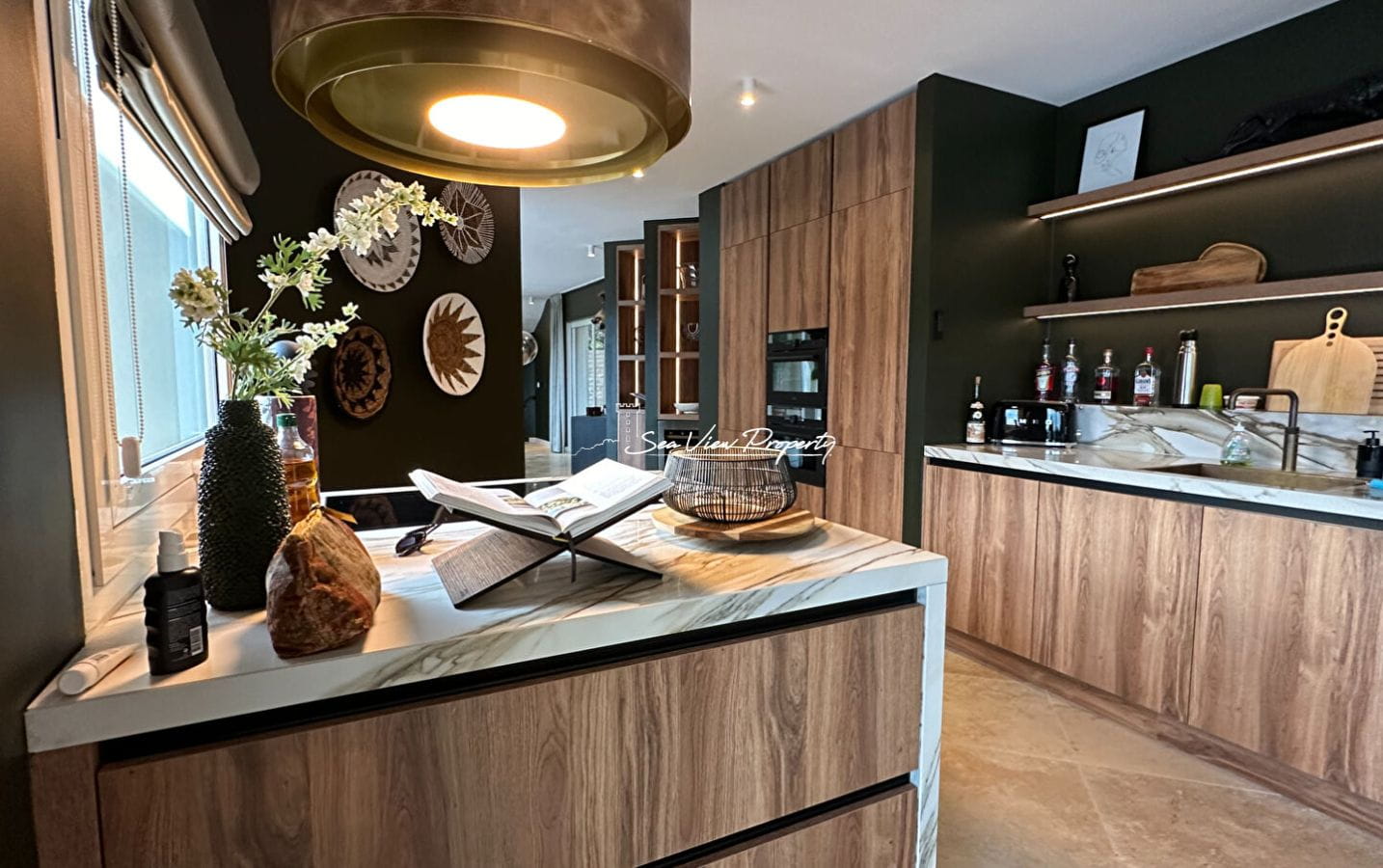 VILLA CONTEMPORAINE 300M² 7 PIECES AVEC VUE MER, PISCINE, PRESTATIONS QUALITATIVES, A SAINTE MAXIME Image 1