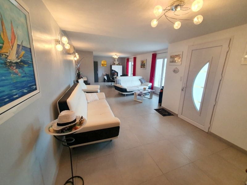 185 sqm 5 ROOM VILLA WITH OPEN VIEW TO THE SEA ON THE GULF OF SAINT TROPEZ, IN ISSAMBRES Image 5