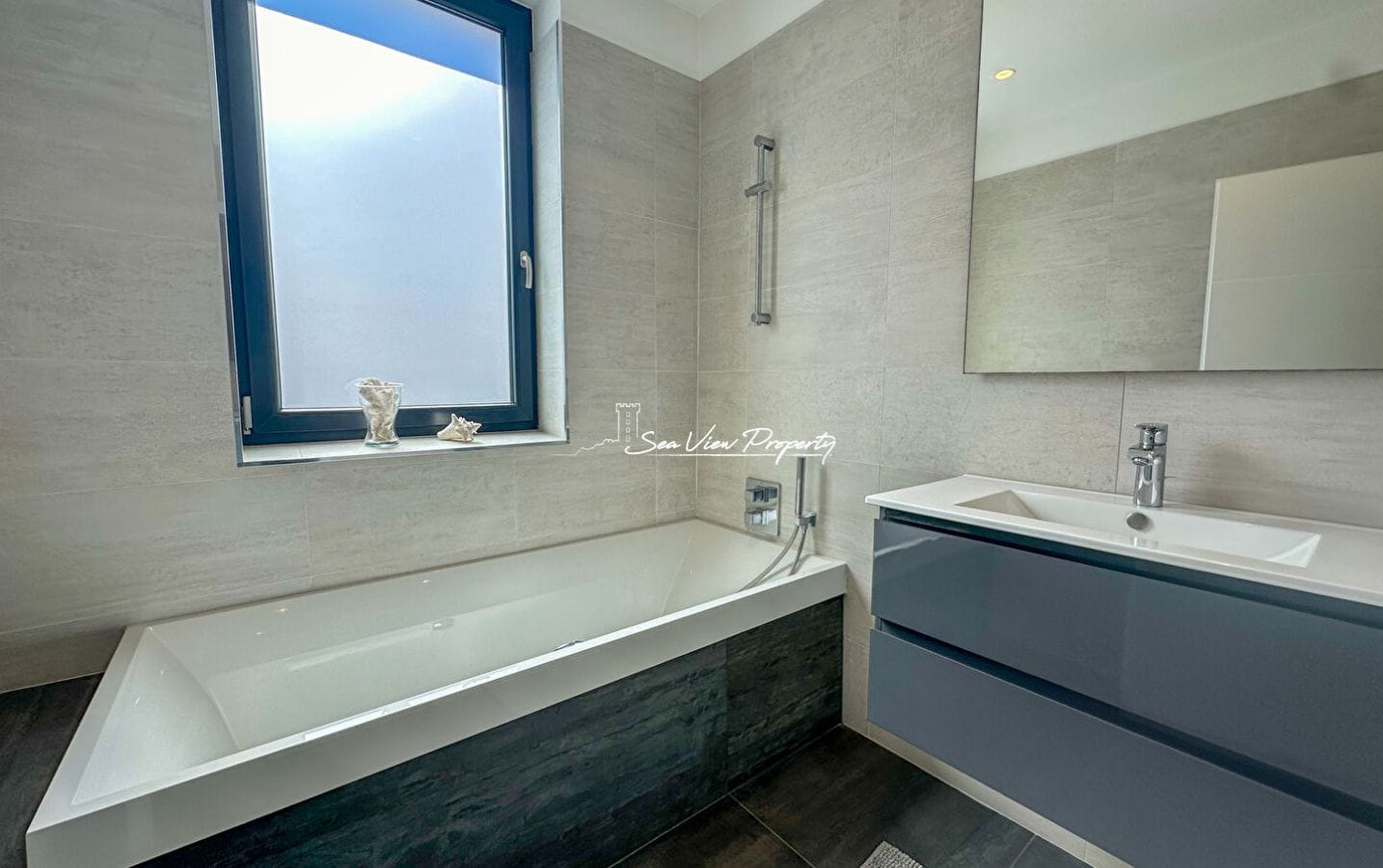 APPARTEMENT MODERNE T4 AVEC VUE MER, PISCINE COMMUNE, PETITE COPROPRIETE A SAINT AYGULF Image 8