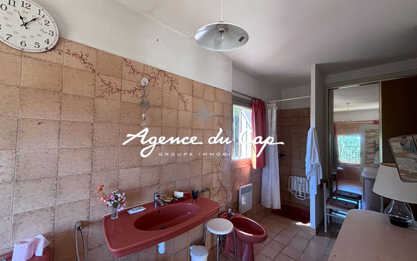 À VENDRE VILLA À RÉNOVER AVEC 4 CHAMBRES, OFFRANT UNE VUE MER PANORAMIQUE SUR LE GOLFE DE SAINT-TROPEZ, AUX ISSAMBRES Image 10