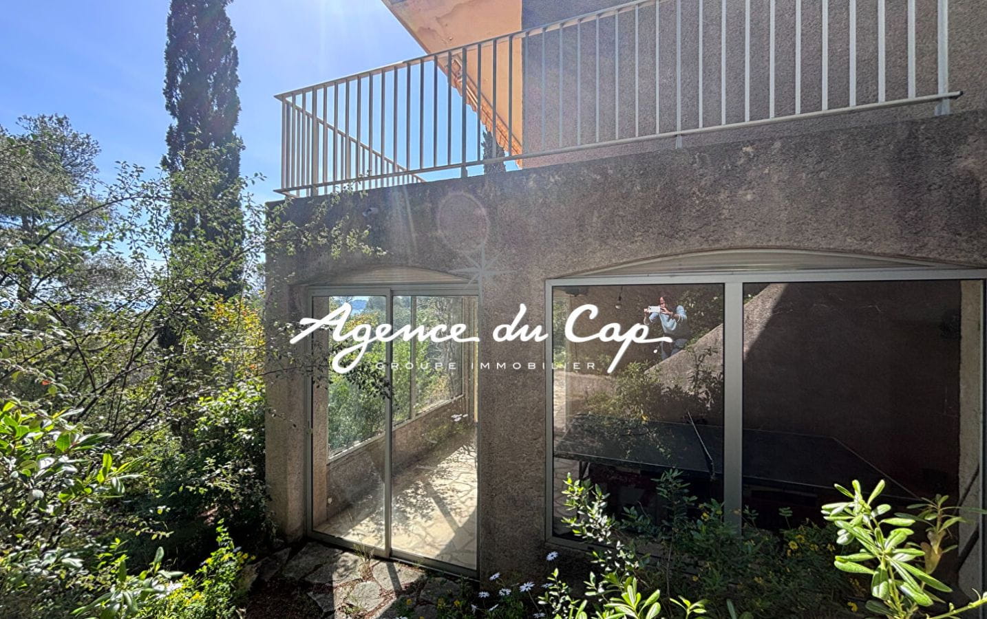À VENDRE VILLA À RÉNOVER AVEC 4 CHAMBRES, OFFRANT UNE VUE MER PANORAMIQUE SUR LE GOLFE DE SAINT-TROPEZ, AUX ISSAMBRES Image 12