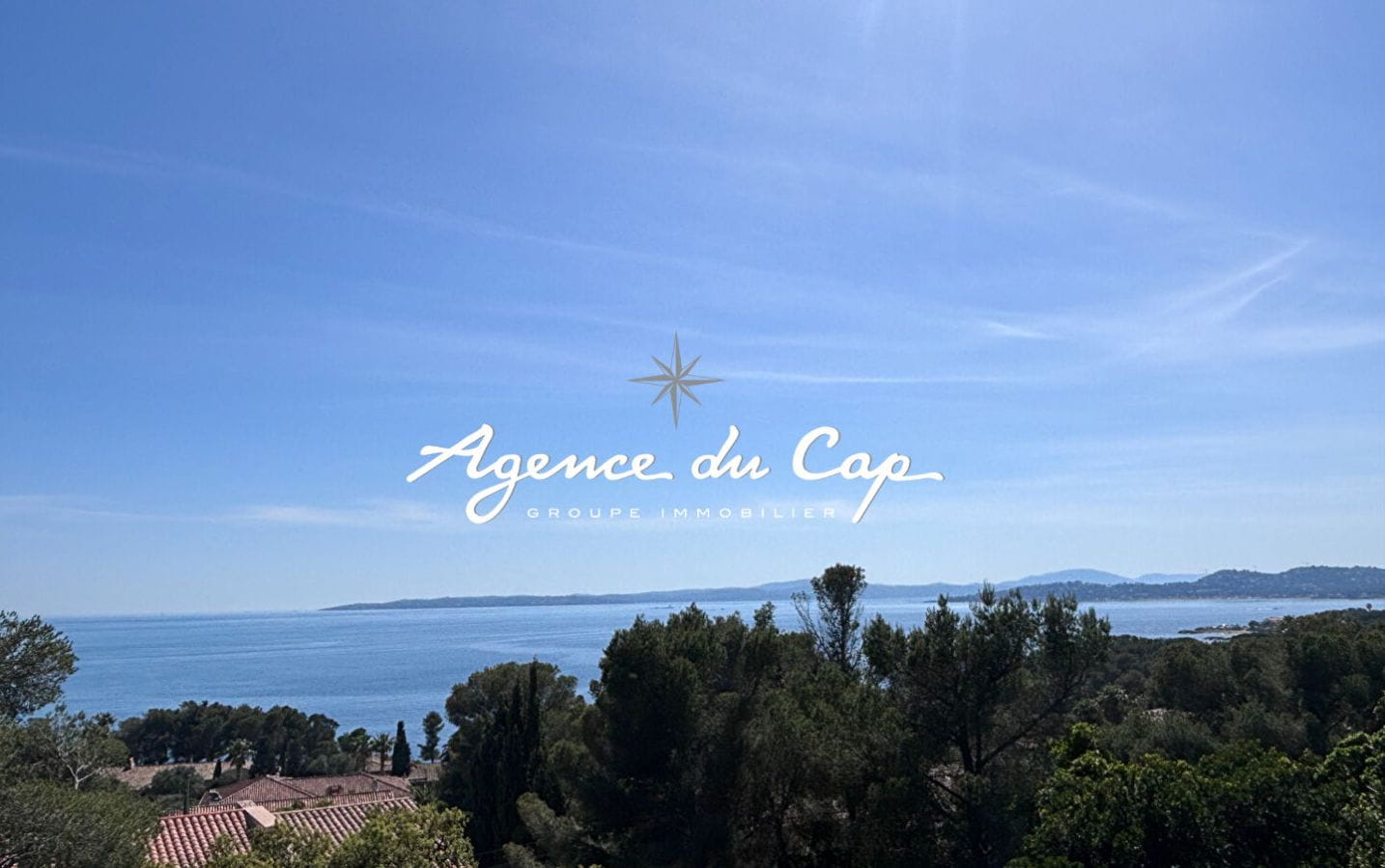 À VENDRE VILLA À RÉNOVER AVEC 4 CHAMBRES, OFFRANT UNE VUE MER PANORAMIQUE SUR LE GOLFE DE SAINT-TROPEZ, AUX ISSAMBRES Image 0