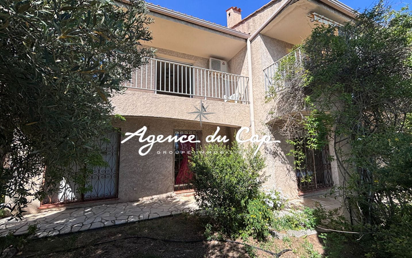 À VENDRE VILLA À RÉNOVER AVEC 4 CHAMBRES, OFFRANT UNE VUE MER PANORAMIQUE SUR LE GOLFE DE SAINT-TROPEZ, AUX ISSAMBRES Image 3