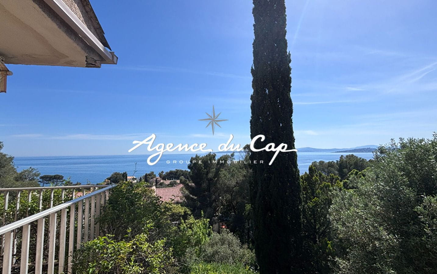 À VENDRE VILLA À RÉNOVER AVEC 4 CHAMBRES, OFFRANT UNE VUE MER PANORAMIQUE SUR LE GOLFE DE SAINT-TROPEZ, AUX ISSAMBRES Image 5
