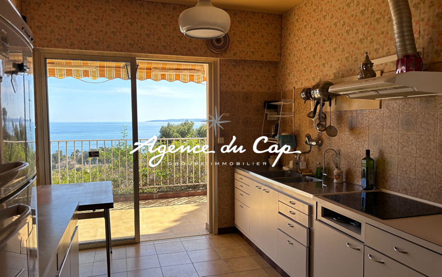 À VENDRE VILLA À RÉNOVER AVEC 4 CHAMBRES, OFFRANT UNE VUE MER PANORAMIQUE SUR LE GOLFE DE SAINT-TROPEZ, AUX ISSAMBRES Image 7