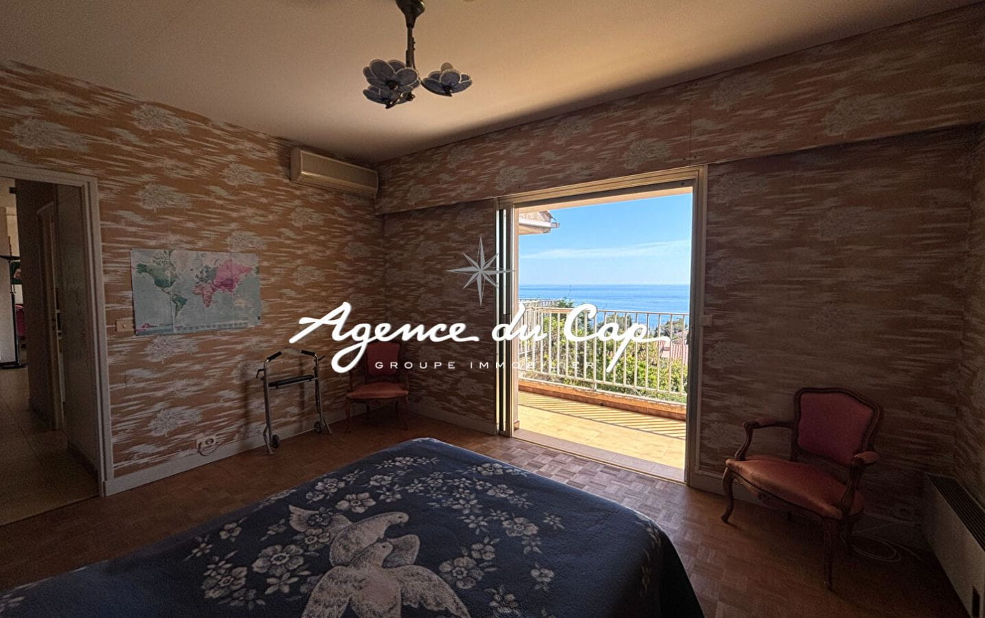 À VENDRE VILLA À RÉNOVER AVEC 4 CHAMBRES, OFFRANT UNE VUE MER PANORAMIQUE SUR LE GOLFE DE SAINT-TROPEZ, AUX ISSAMBRES Image 9