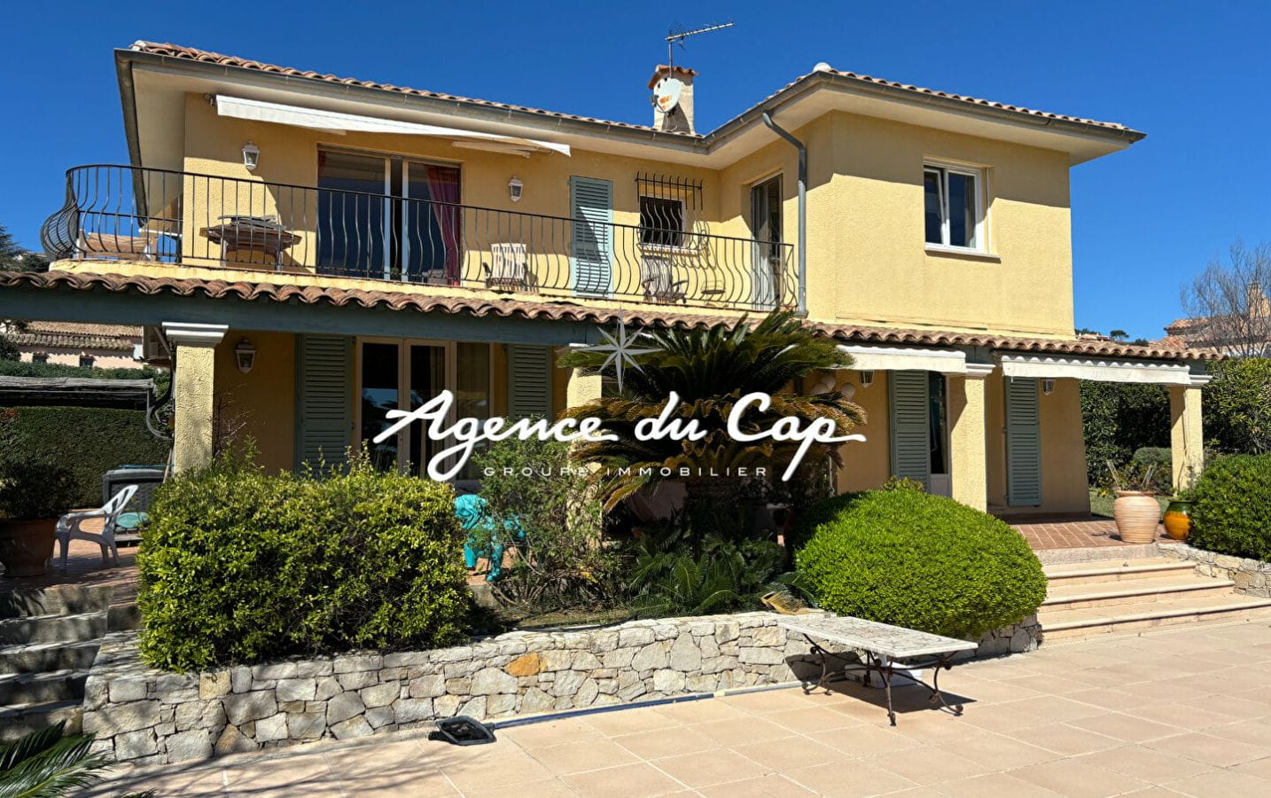 À VENDRE VILLA AVEC 5 CHAMBRES VUE MER, SITUÉE DANS UN DOMAINE PRIVÉ PROCHE DES PLAGES DES ISSAMBRES Image 1