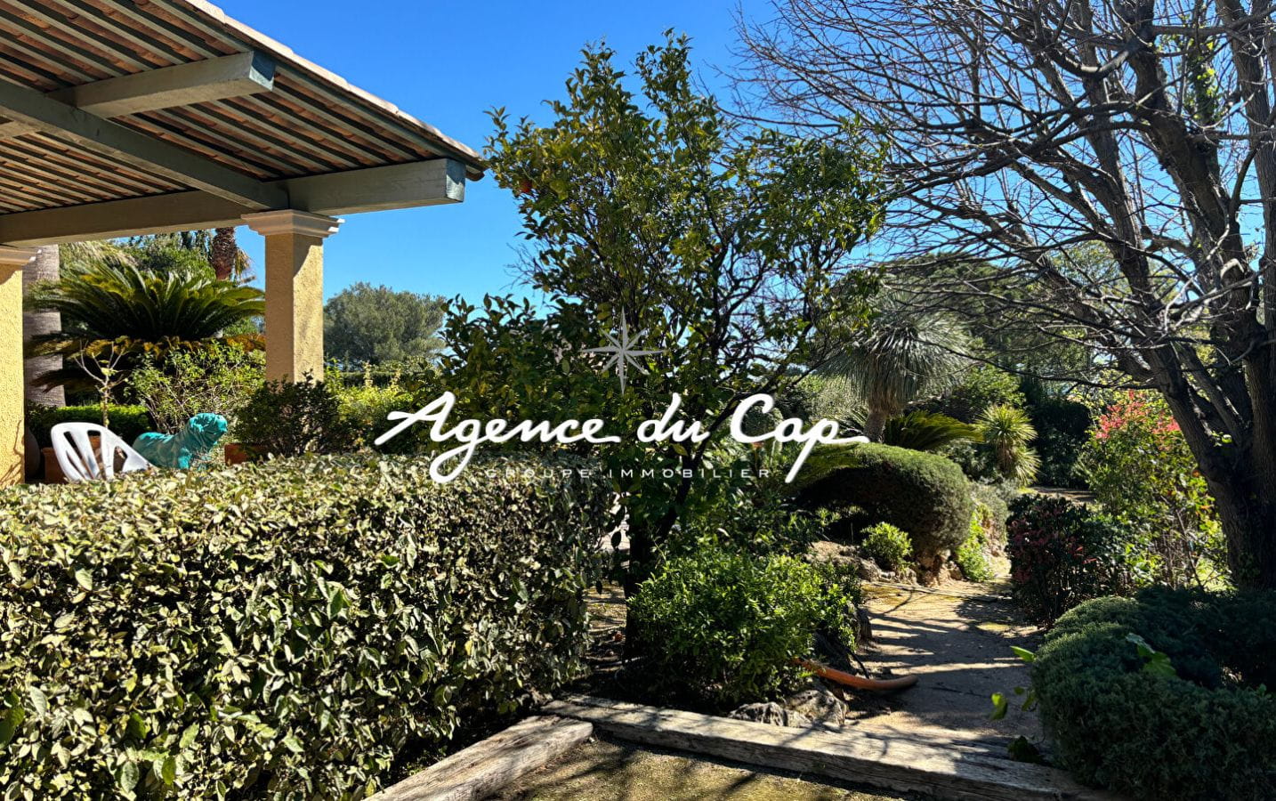 À VENDRE VILLA AVEC 5 CHAMBRES VUE MER, SITUÉE DANS UN DOMAINE PRIVÉ PROCHE DES PLAGES DES ISSAMBRES Image 12