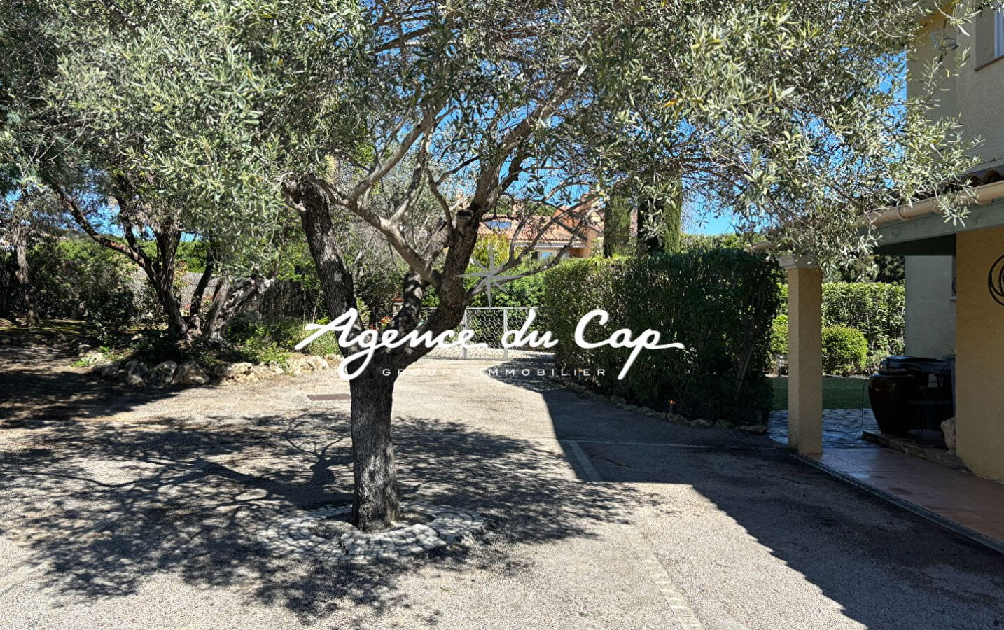 À VENDRE VILLA AVEC 5 CHAMBRES VUE MER, SITUÉE DANS UN DOMAINE PRIVÉ PROCHE DES PLAGES DES ISSAMBRES Image 14