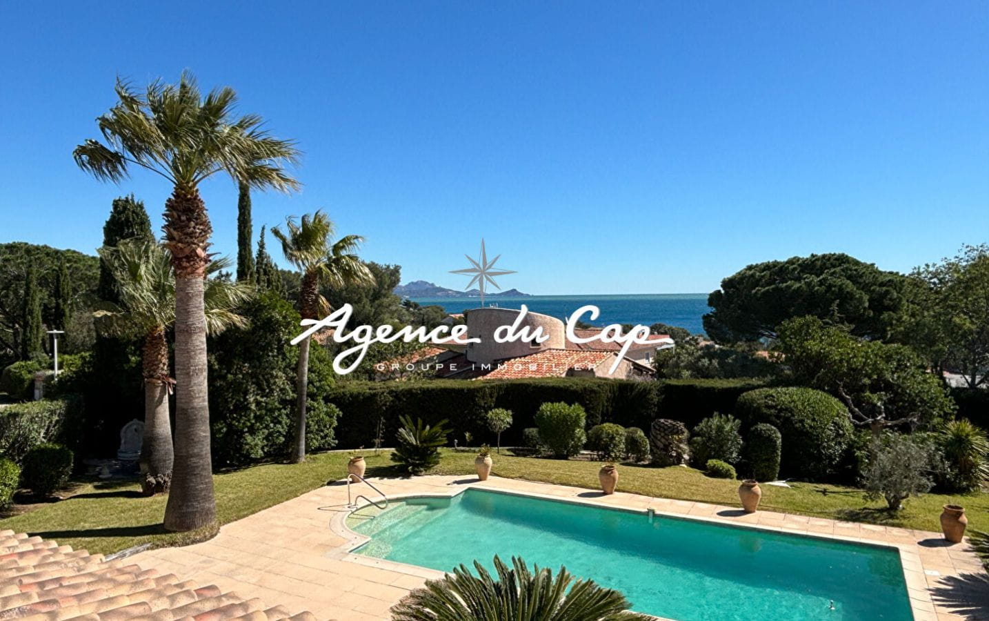 À VENDRE VILLA AVEC 5 CHAMBRES VUE MER, SITUÉE DANS UN DOMAINE PRIVÉ PROCHE DES PLAGES DES ISSAMBRES Image 0