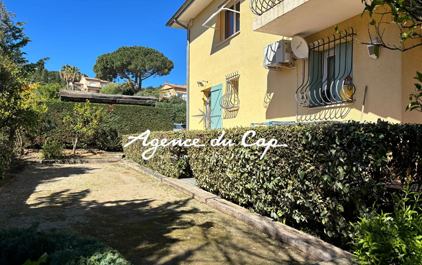 À VENDRE VILLA AVEC 5 CHAMBRES VUE MER, SITUÉE DANS UN DOMAINE PRIVÉ PROCHE DES PLAGES DES ISSAMBRES Image 15