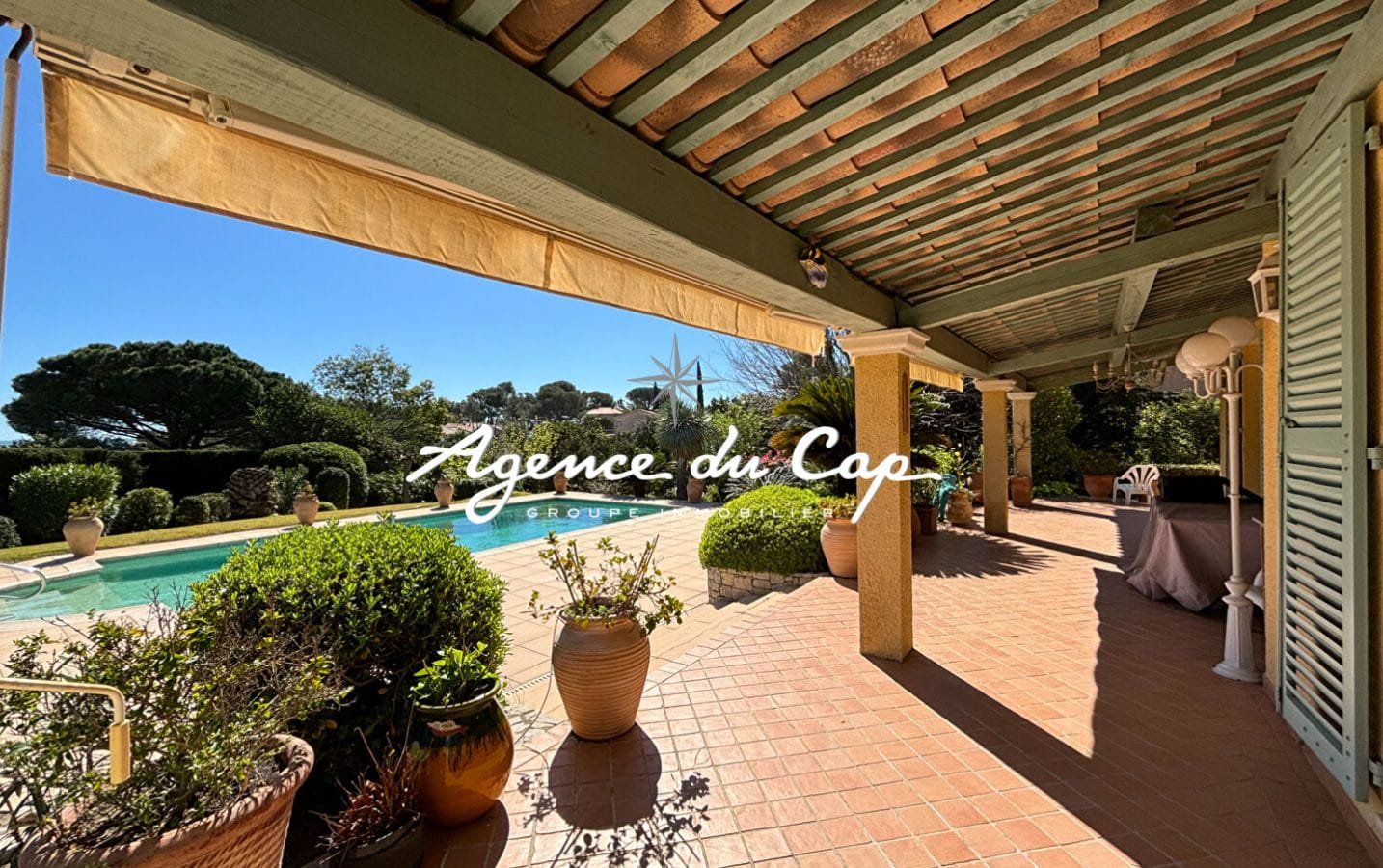 À VENDRE VILLA AVEC 5 CHAMBRES VUE MER, SITUÉE DANS UN DOMAINE PRIVÉ PROCHE DES PLAGES DES ISSAMBRES Image 3