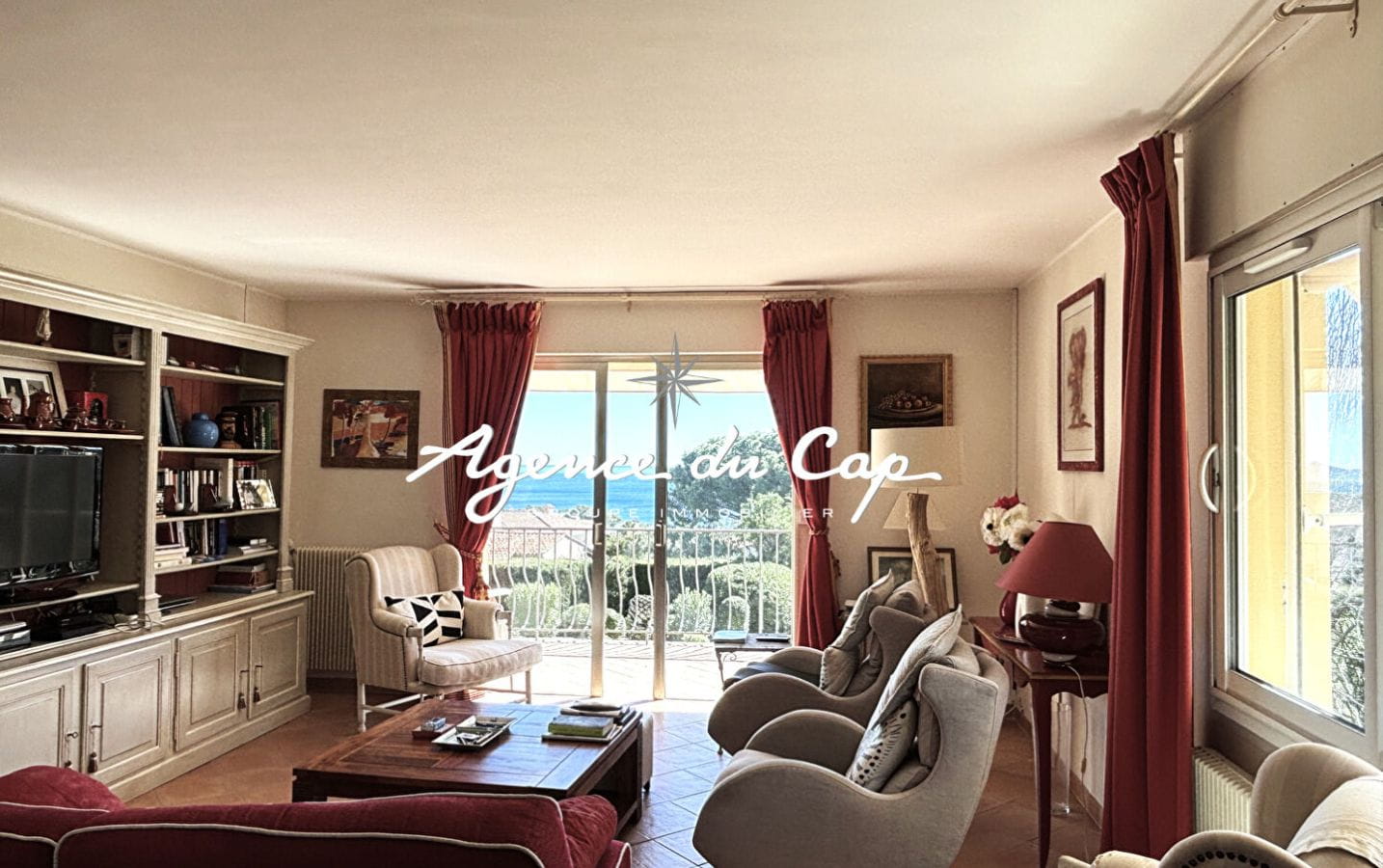 À VENDRE VILLA AVEC 5 CHAMBRES VUE MER, SITUÉE DANS UN DOMAINE PRIVÉ PROCHE DES PLAGES DES ISSAMBRES Image 4