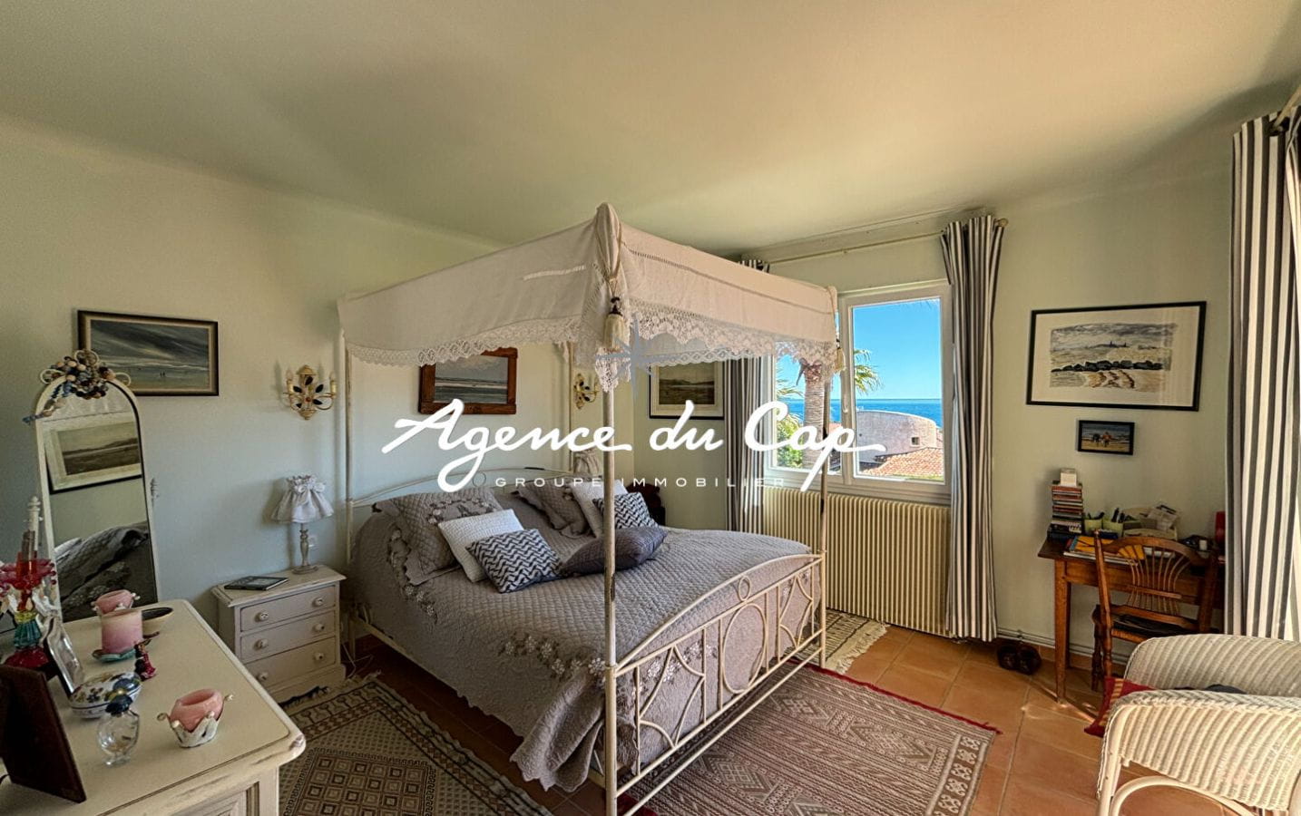 À VENDRE VILLA AVEC 5 CHAMBRES VUE MER, SITUÉE DANS UN DOMAINE PRIVÉ PROCHE DES PLAGES DES ISSAMBRES Image 6